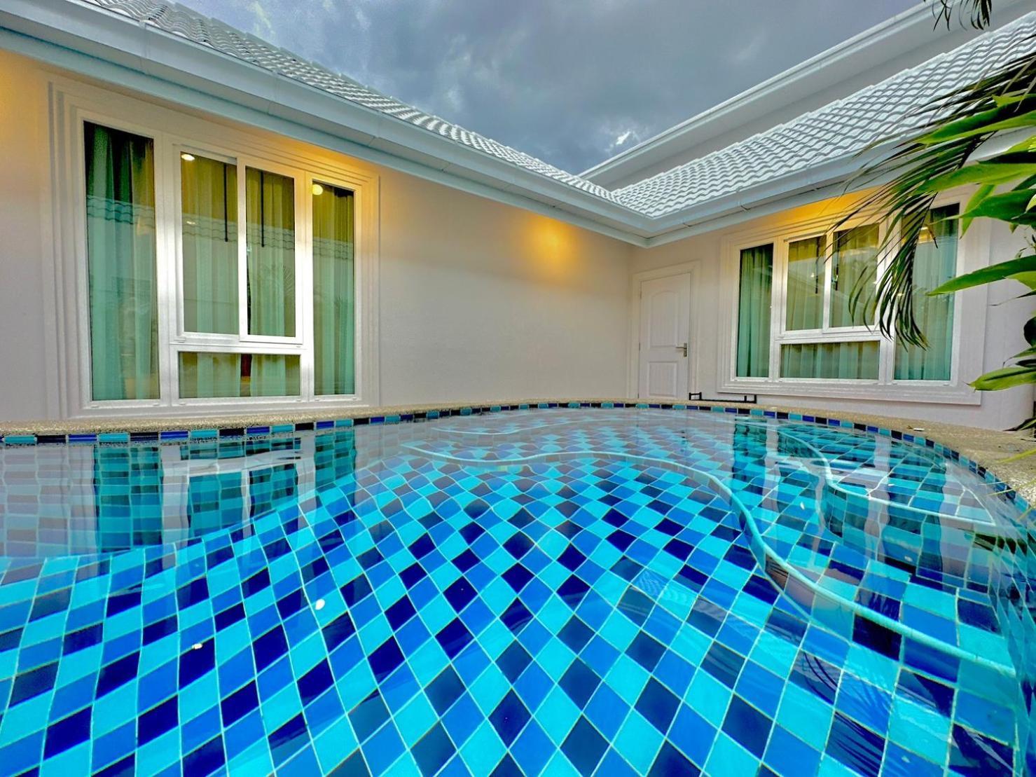 Tagvilla Suksabai In 04 Bedroom Pattaya