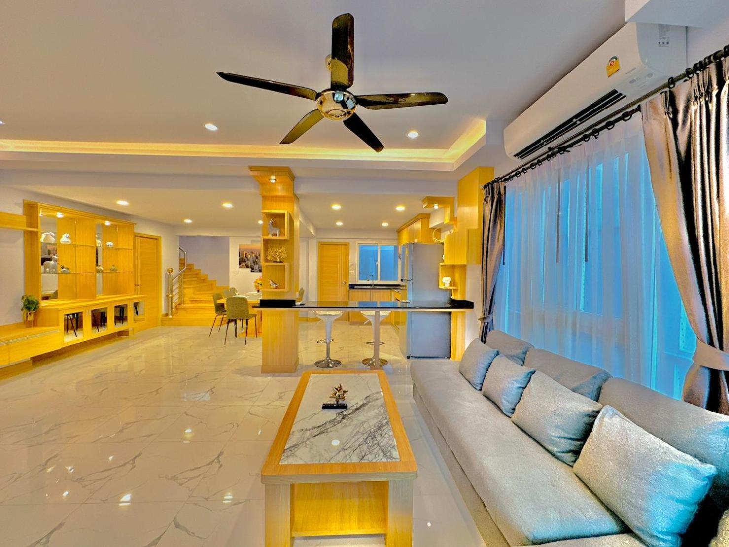 Tagvilla Suksabai In 04 Bedroom Villa Pattaya